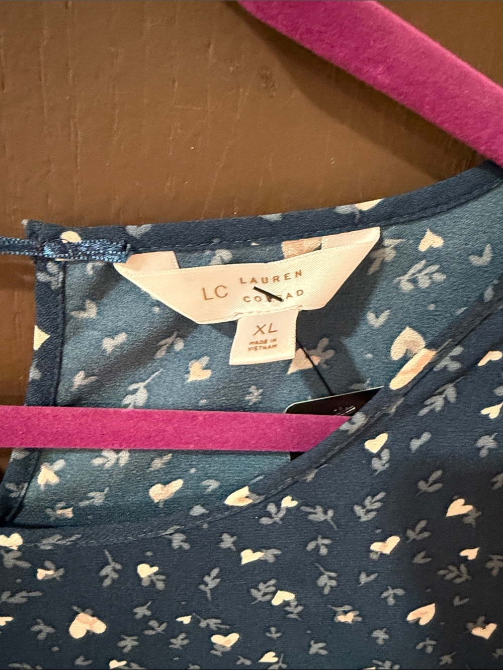 LC Lauren Conrad Teal Short Sleeve Blouse with Cream Heart Print - Picture 2 of 4